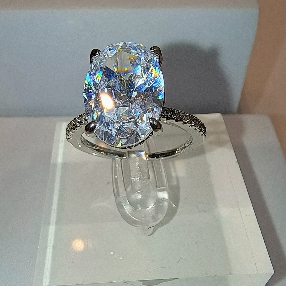Fashion Jewelry Silver Sparkling Ring Size 7 - Picture 5 of 6